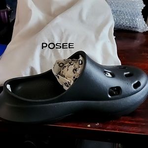 Posee Unisex Clogs